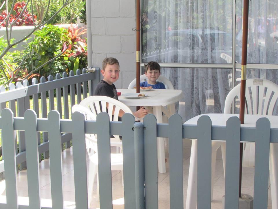 Dayspring Lodge นูคูอาโลฟา ภายนอก รูปภาพ